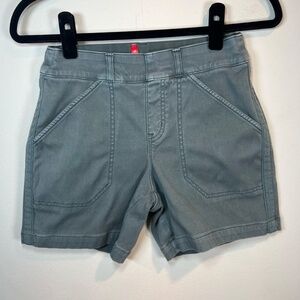 Spanx Stretch Twill 6" Shorts Hazy Gray Pull On Pockets Shaping Mid Rise Size XS